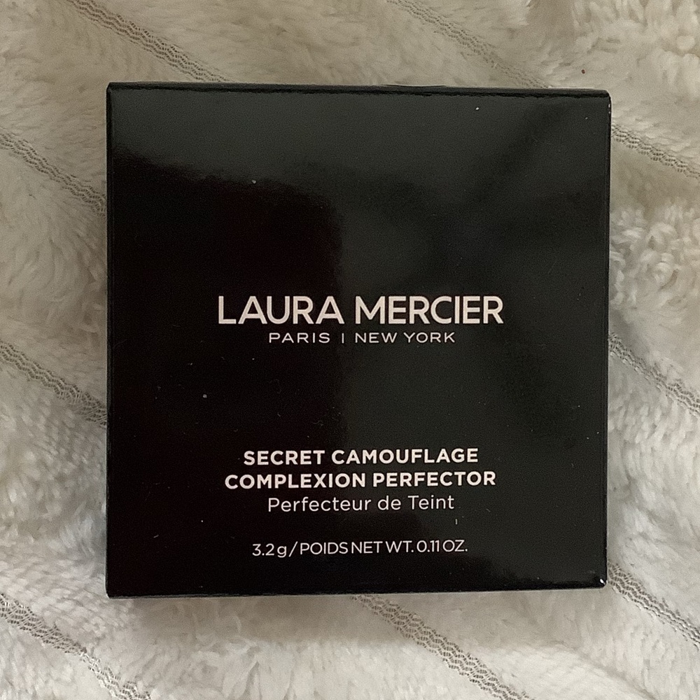 laura mercier Black Compact Camouflage Complexion Perfector #03